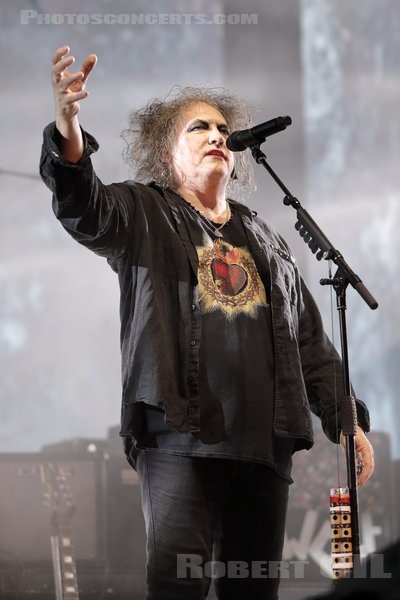 THE CURE - 2022-11-28 - PARIS - Accor Arena - Robert James Smith